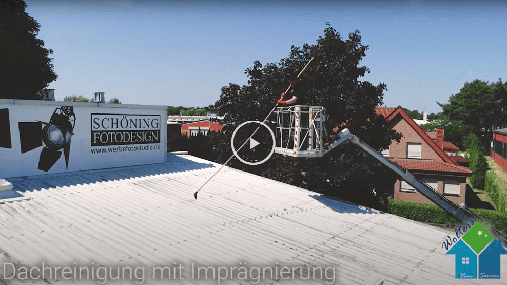 Video: Professionelle Dachreinigung Niedersachsen